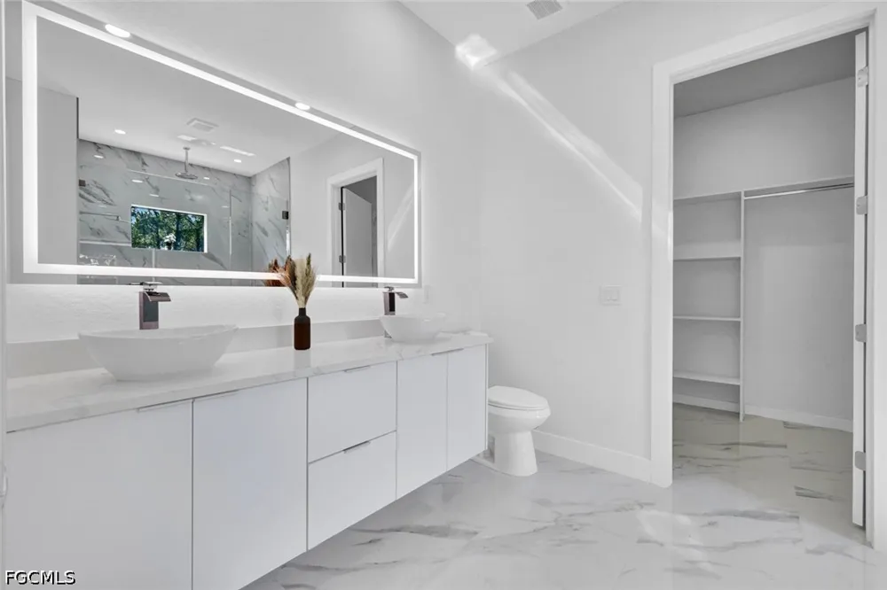 Royal Circle Labelle, FL 33935