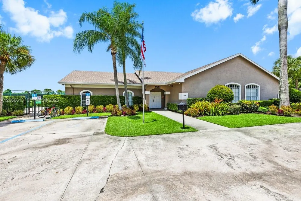 9370 BOCA GARDENS PKWY #D Boca Raton, FL 33496