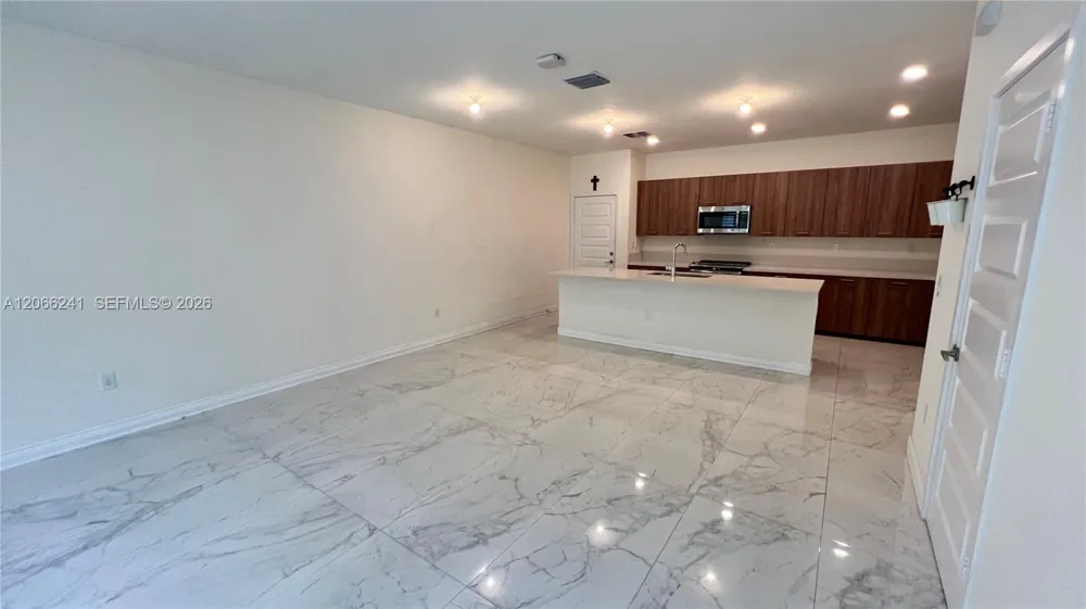 4738 NW 83rd Path #4738 Doral, FL 33166