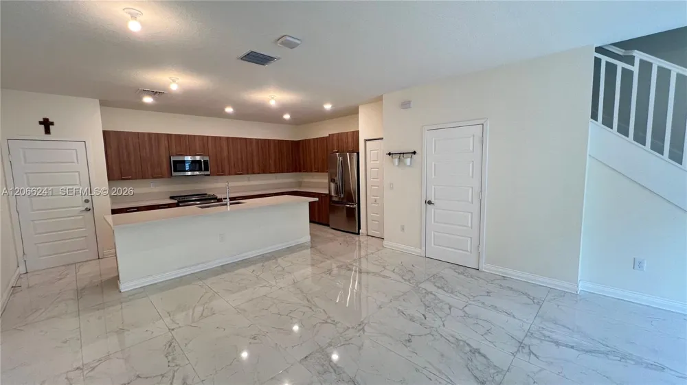 4738 NW 83rd Path #4738 Doral, FL 33166