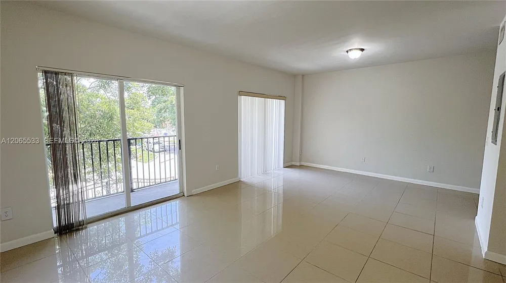 909 SW 15 AV #1 Miami, FL 33135