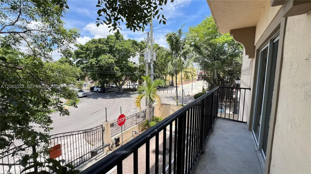 909 SW 15 AV #1 Miami, FL 33135