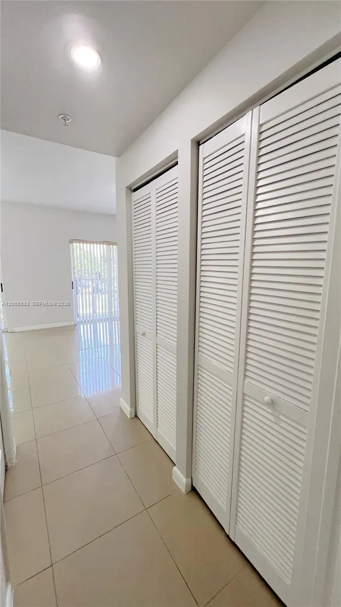909 SW 15 AV #1 Miami, FL 33135