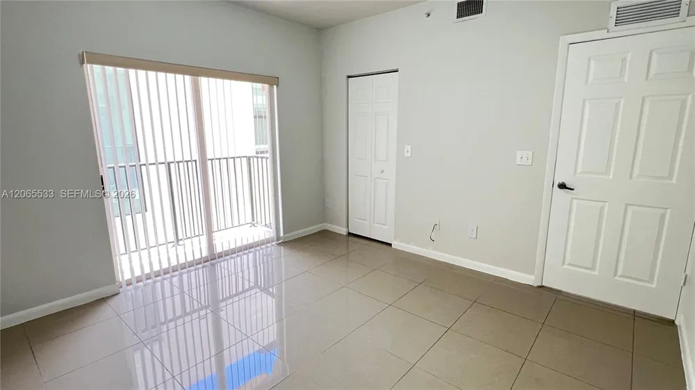 909 SW 15 AV #1 Miami, FL 33135