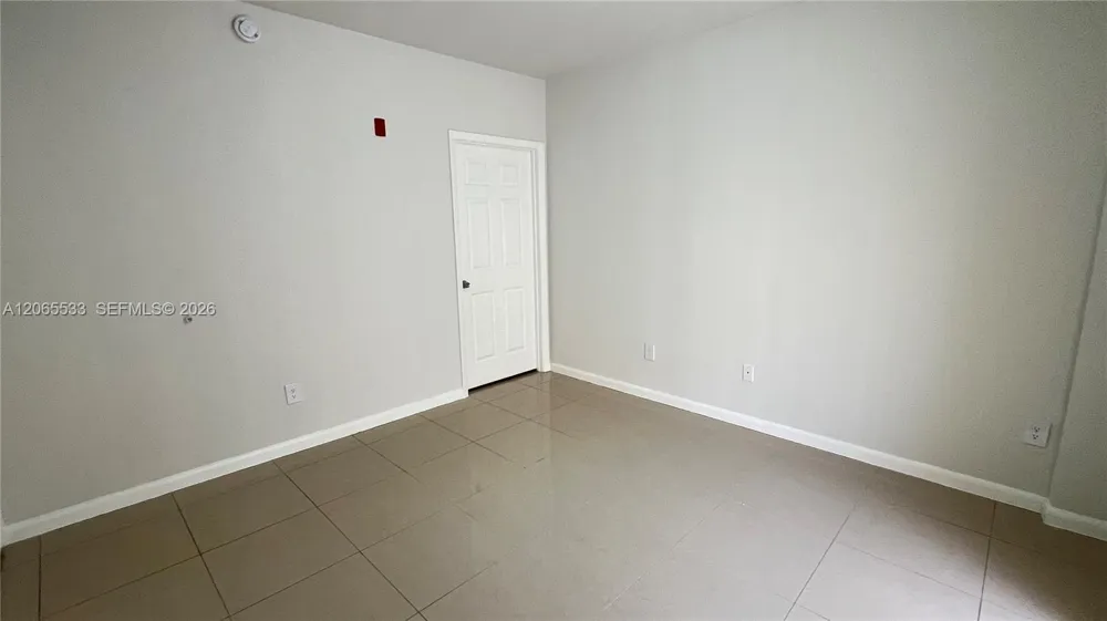 909 SW 15 AV #1 Miami, FL 33135