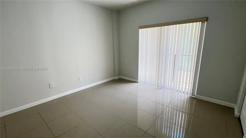 909 SW 15 AV #1 Miami, FL 33135