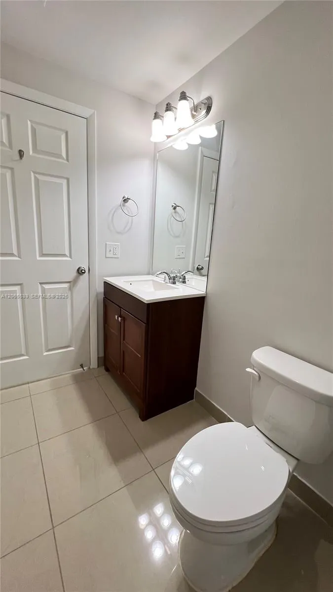 909 SW 15 AV #1 Miami, FL 33135