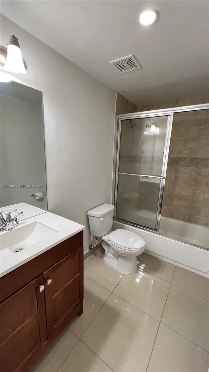 909 SW 15 AV #1 Miami, FL 33135