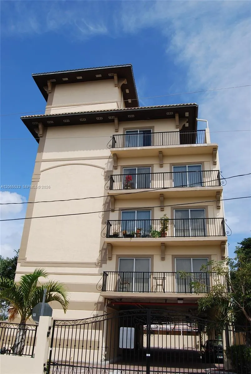 909 SW 15 AV #1 Miami, FL 33135