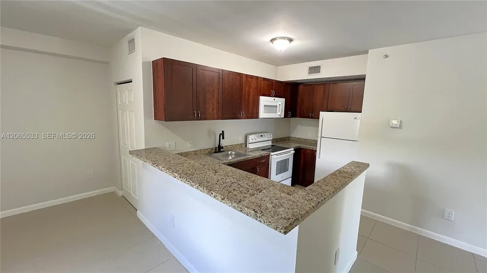 909 SW 15 AV #1 Miami, FL 33135