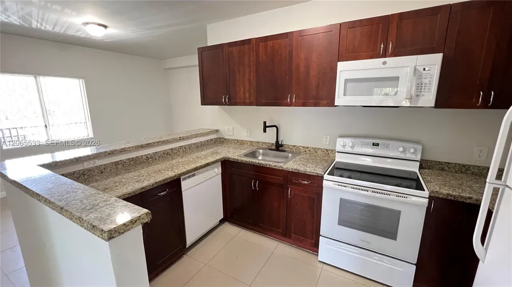 909 SW 15 AV #1 Miami, FL 33135