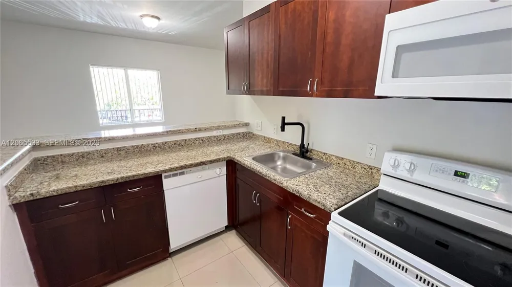909 SW 15 AV #1 Miami, FL 33135