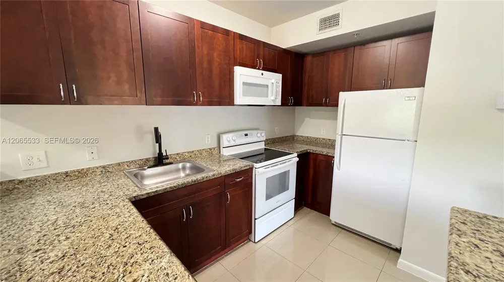 909 SW 15 AV #1 Miami, FL 33135