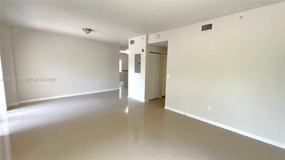 909 SW 15 AV #1 Miami, FL 33135
