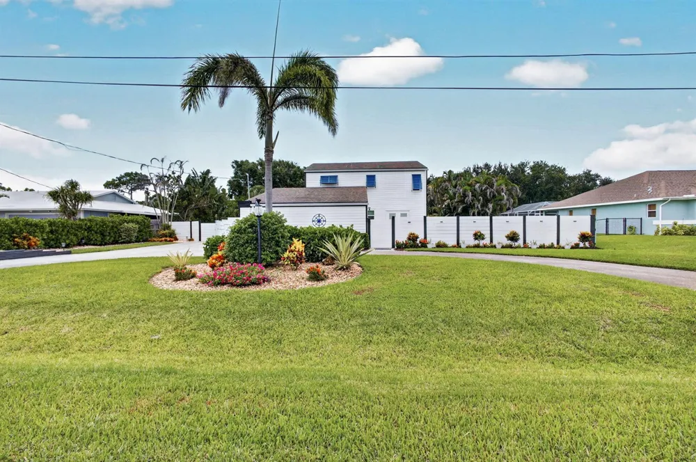 5723 SE ORANGE BLOSSOM TRAIL Hobe Sound, FL 33455