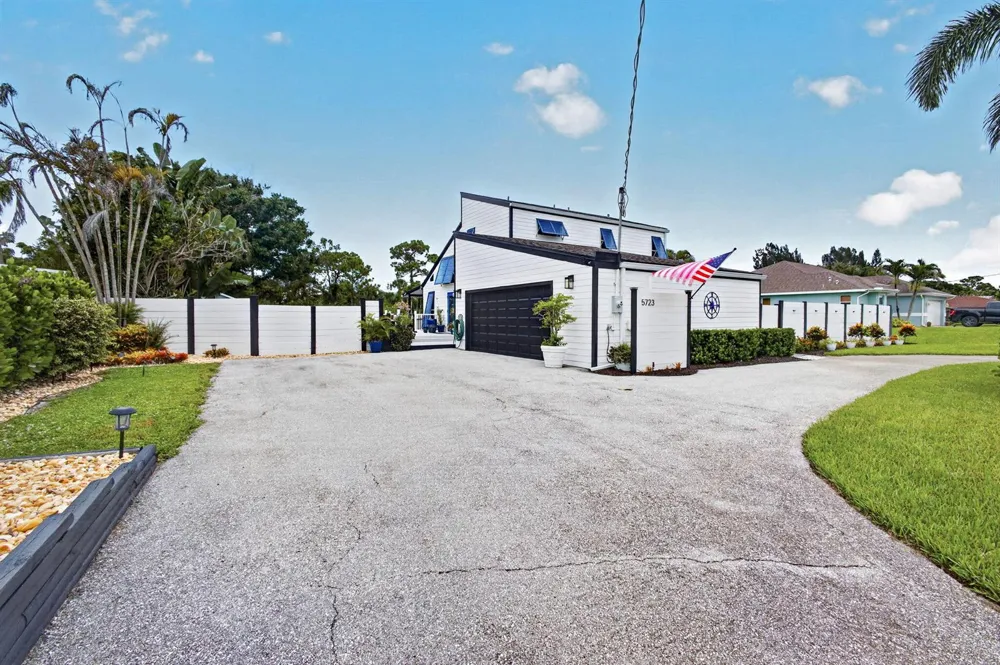 5723 SE ORANGE BLOSSOM TRAIL Hobe Sound, FL 33455