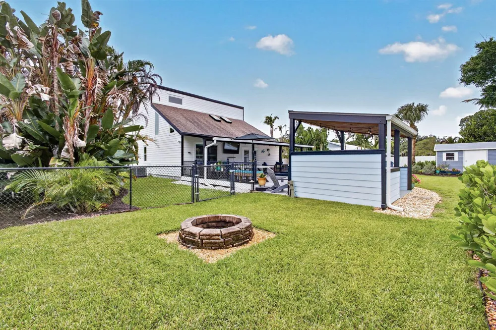 5723 SE ORANGE BLOSSOM TRAIL Hobe Sound, FL 33455