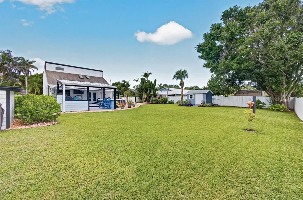 5723 SE ORANGE BLOSSOM TRAIL Hobe Sound, FL 33455