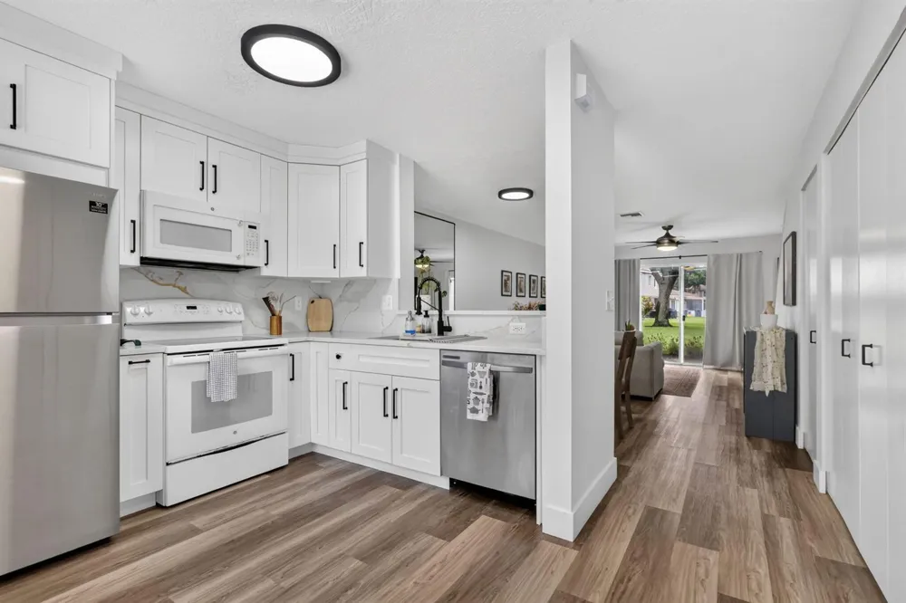 9899 KAMENA CIRCLE Boynton Beach, FL 33436