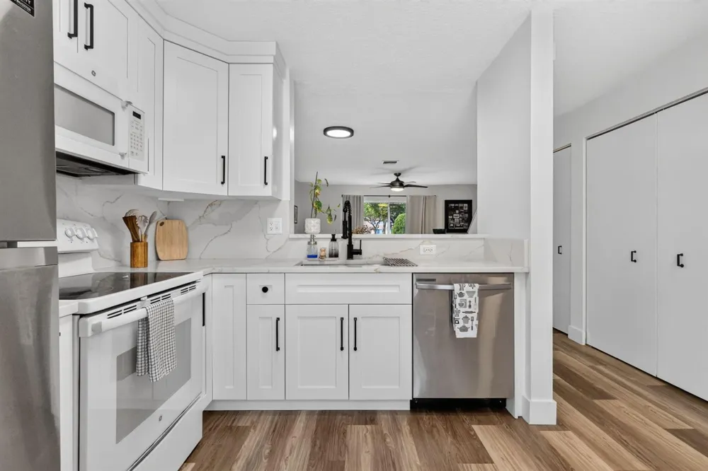 9899 KAMENA CIRCLE Boynton Beach, FL 33436