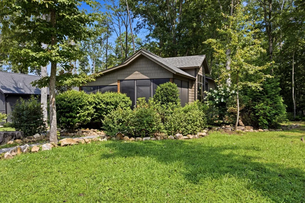292 Waters Edge Way Tracy City, TN 37387