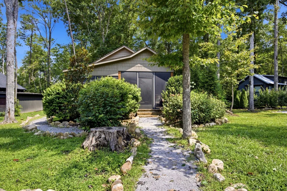 292 Waters Edge Way Tracy City, TN 37387