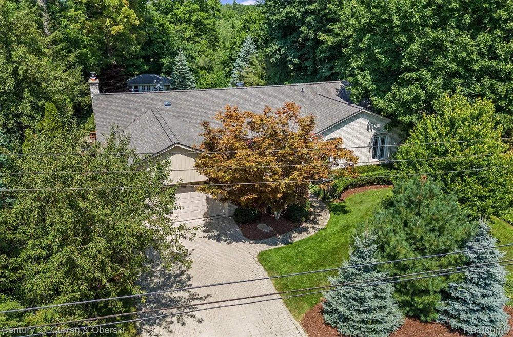 15389 Lakeside Street Plymouth Charter Township, MI 48170
