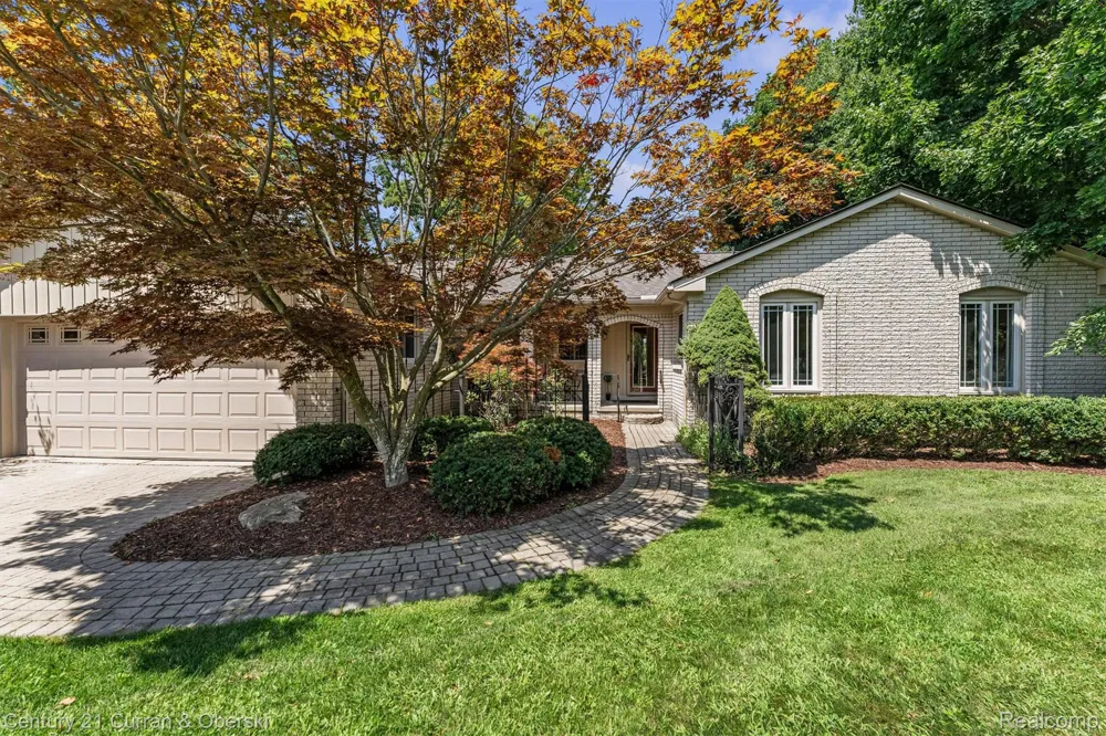 15389 Lakeside Street Plymouth Charter Township, MI 48170