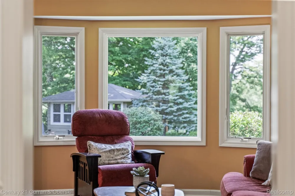 15389 Lakeside Street Plymouth Charter Township, MI 48170