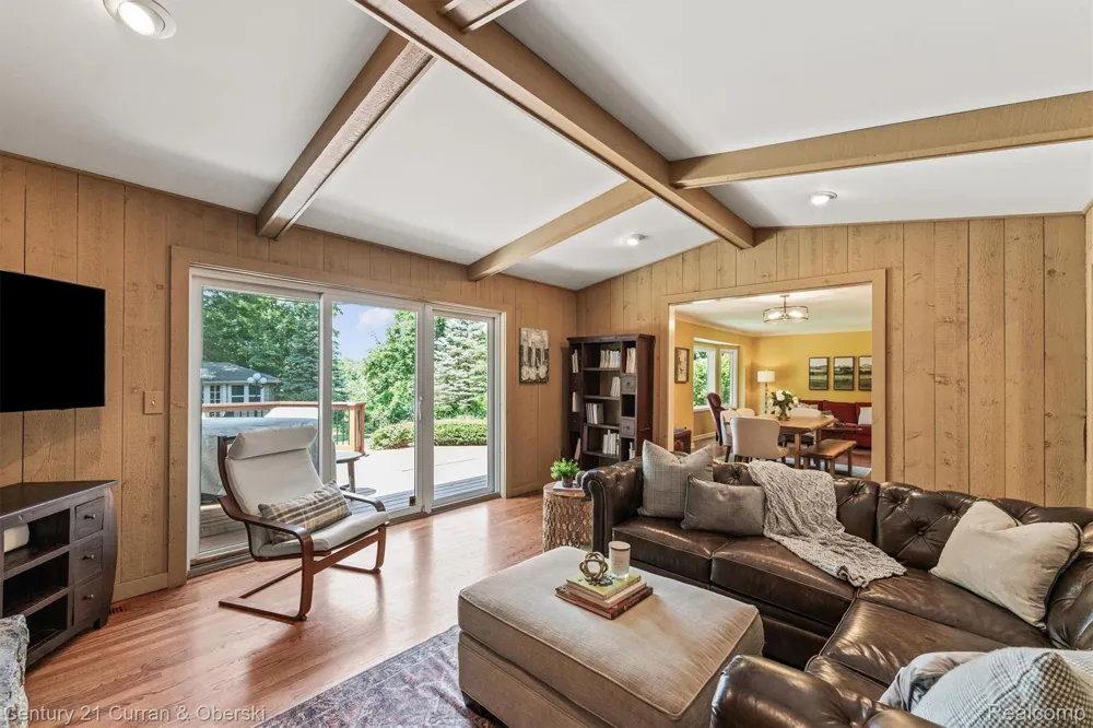 15389 Lakeside Street Plymouth Charter Township, MI 48170