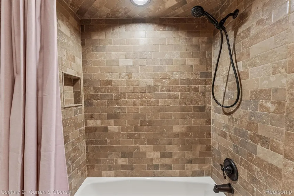 15389 Lakeside Street Plymouth Charter Township, MI 48170
