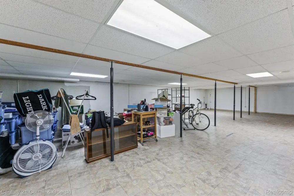 15389 Lakeside Street Plymouth Charter Township, MI 48170