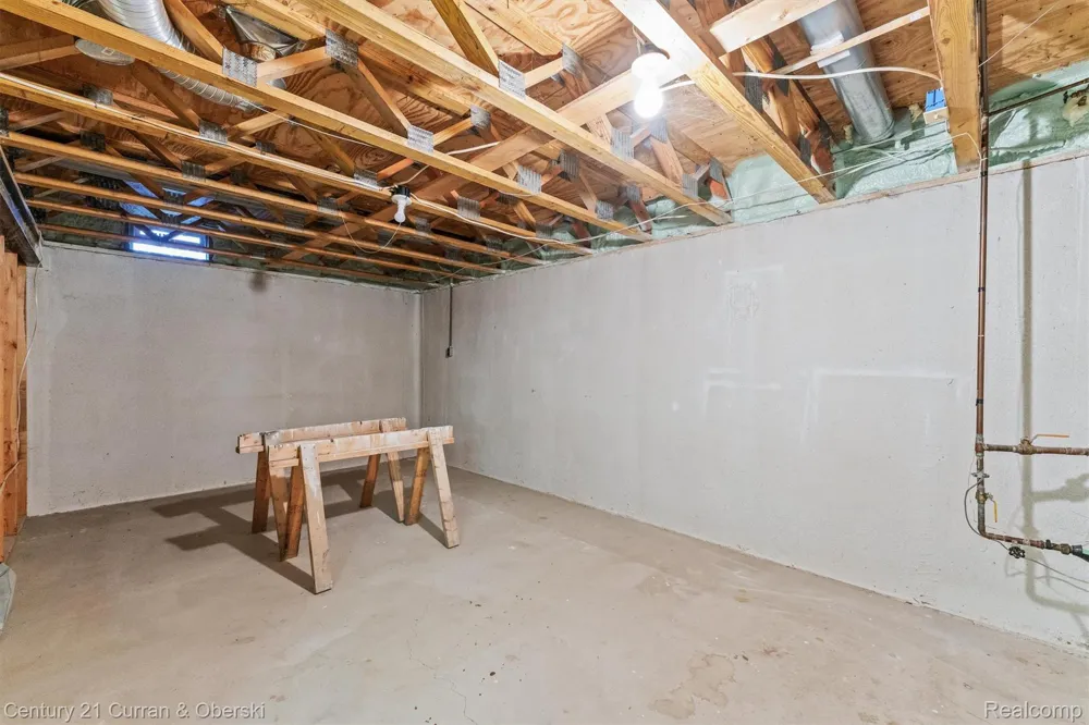 15389 Lakeside Street Plymouth Charter Township, MI 48170