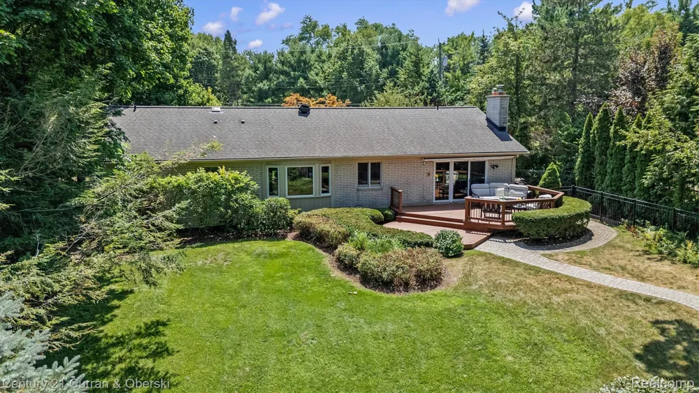 15389 Lakeside Street Plymouth Charter Township, MI 48170