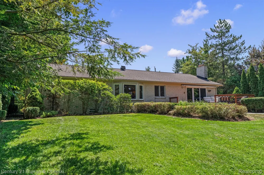15389 Lakeside Street Plymouth Charter Township, MI 48170