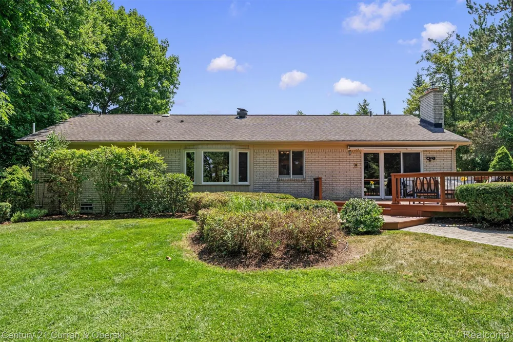 15389 Lakeside Street Plymouth Charter Township, MI 48170