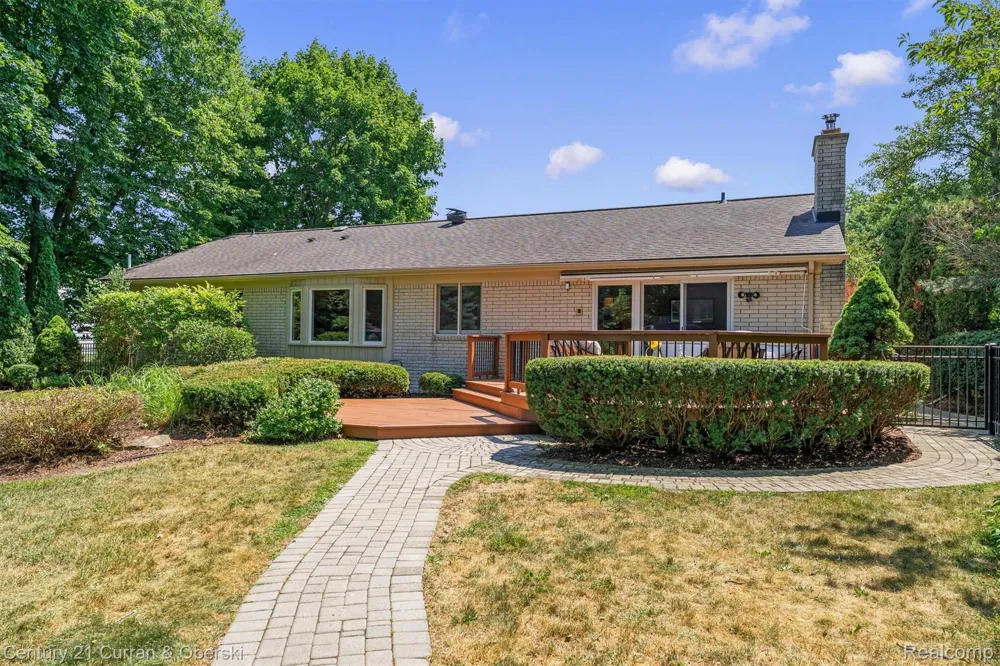 15389 Lakeside Street Plymouth Charter Township, MI 48170