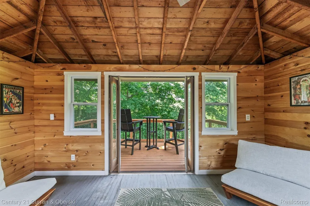 15389 Lakeside Street Plymouth Charter Township, MI 48170