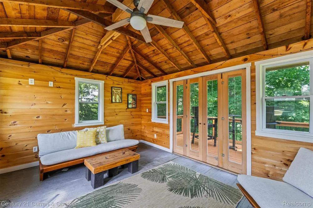 15389 Lakeside Street Plymouth Charter Township, MI 48170