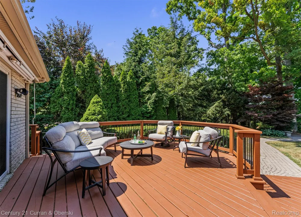 15389 Lakeside Street Plymouth Charter Township, MI 48170