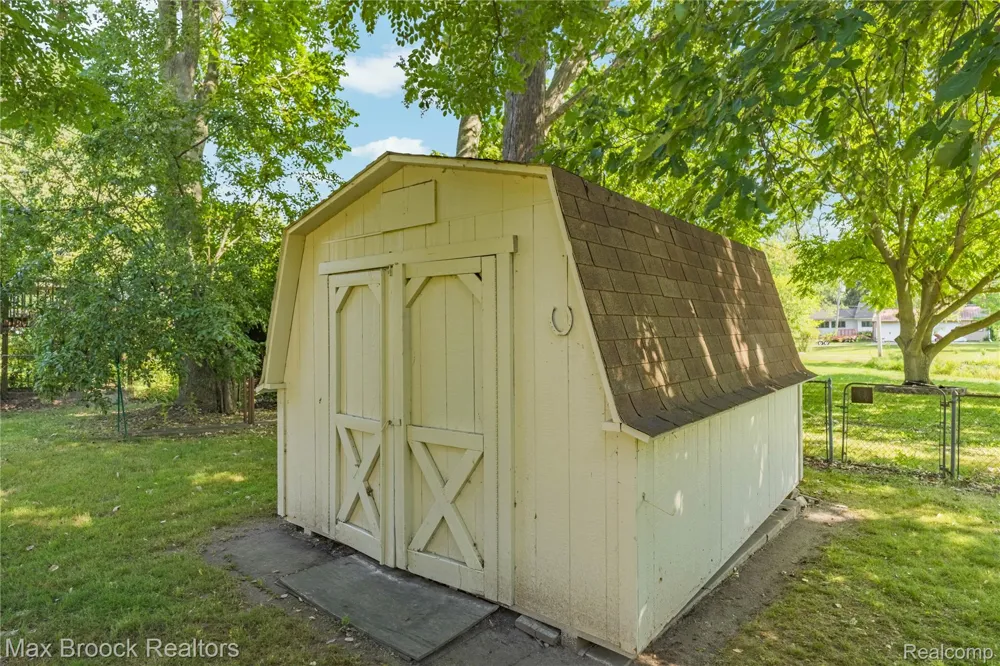 1874 Hopkins Drive Wixom City, MI 48393