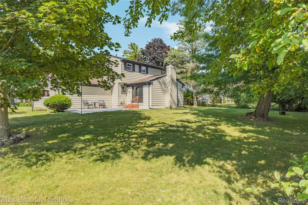 1874 Hopkins Drive Wixom City, MI 48393