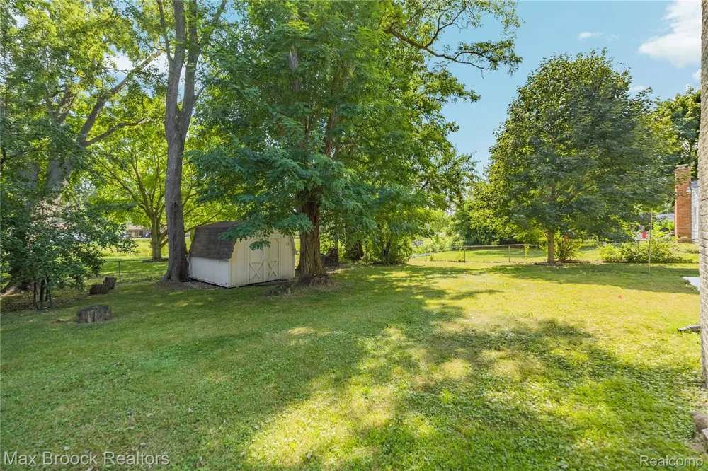 1874 Hopkins Drive Wixom City, MI 48393