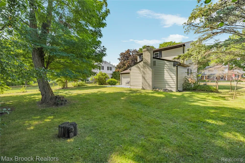 1874 Hopkins Drive Wixom City, MI 48393