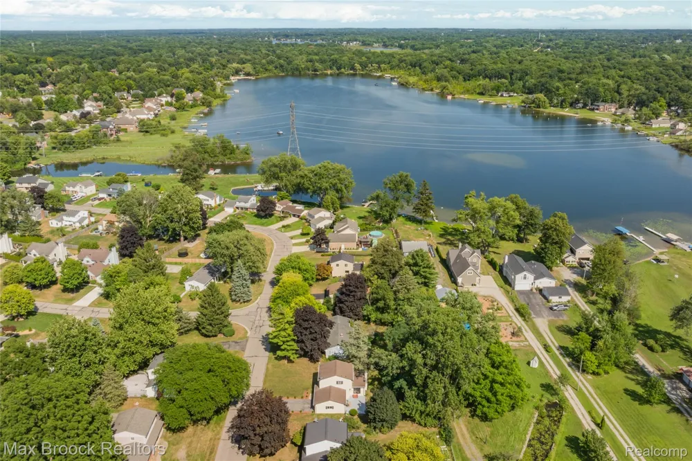 1874 Hopkins Drive Wixom City, MI 48393