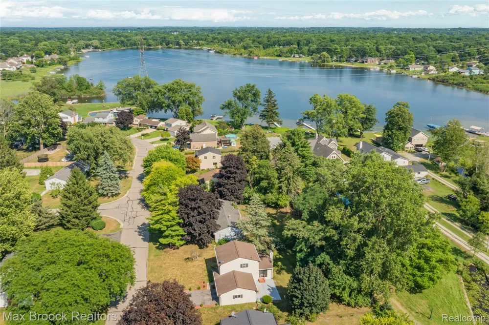 1874 Hopkins Drive Wixom City, MI 48393