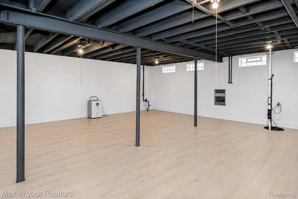 1874 Hopkins Drive Wixom City, MI 48393