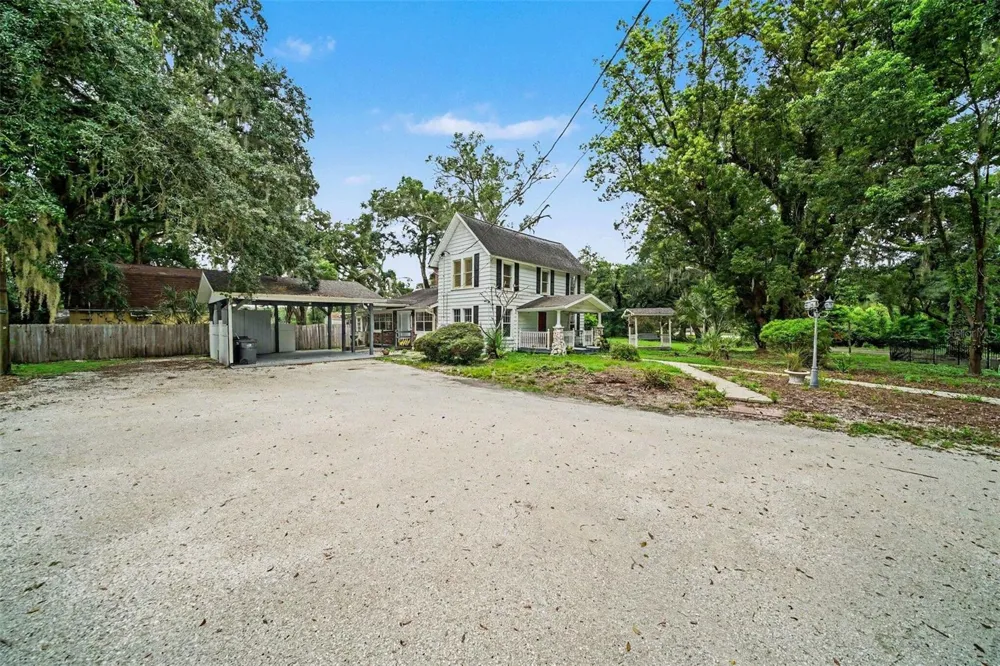 1509 W WINDHORST ROAD Brandon, FL 33510