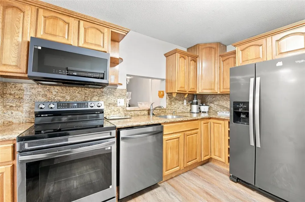 4141 NW 44th Ave #217 Lauderdale Lakes, FL 33319