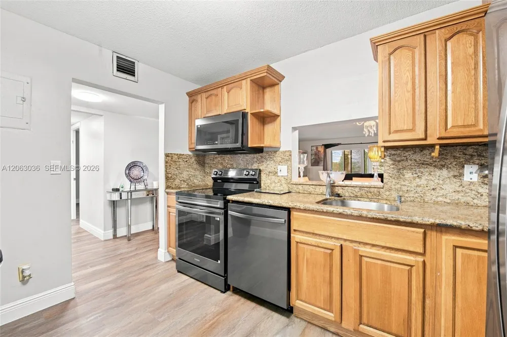 4141 NW 44th Ave #217 Lauderdale Lakes, FL 33319